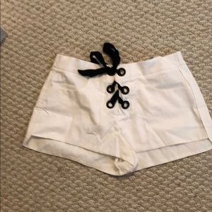 New with tag. Zara white shorts. M